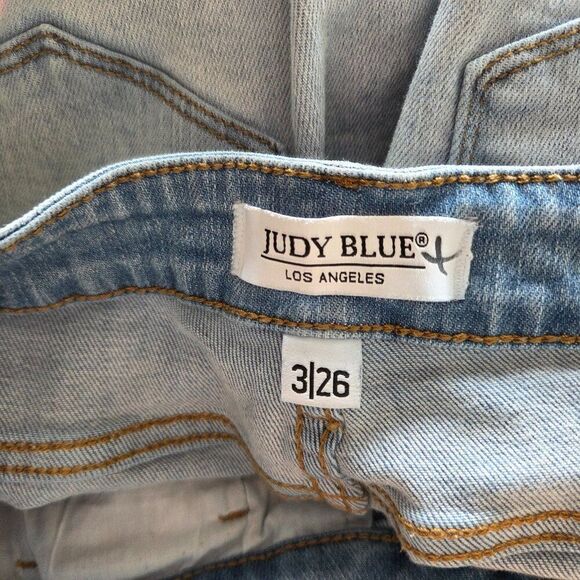 Judy Blue Boyfriend Fit Jeans Size 3 / 26 Waist Light Wash Distressed Stretch - Picture 8 of 10